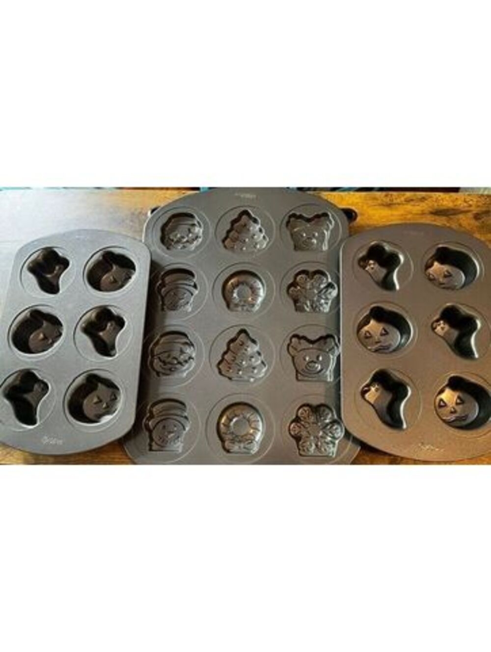 Wilton Holiday Baking Pan Set 3pc Christmas Cookie Halloween 3D Ghost Pumpkin